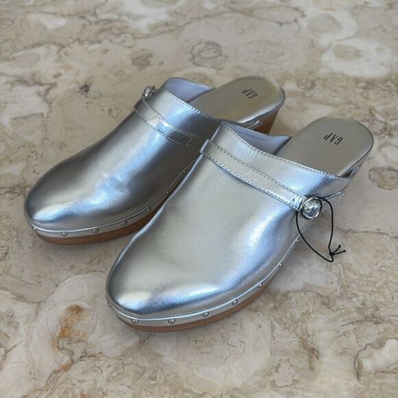 NWOT Gap Silver Faux Leather Clogs - Picture 2 of 12